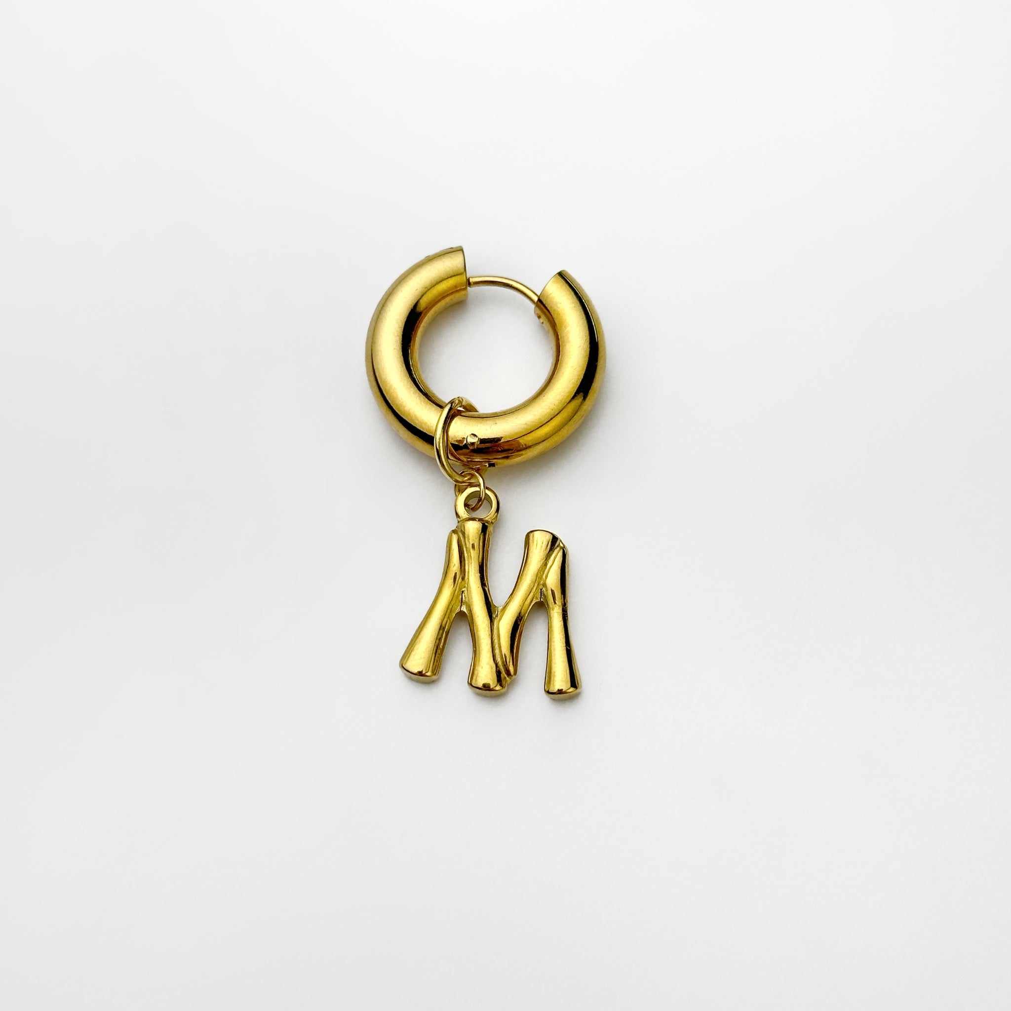 Pendentif "Lettre M" en métal