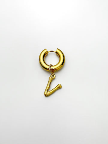 Pendant "Letter V" metal